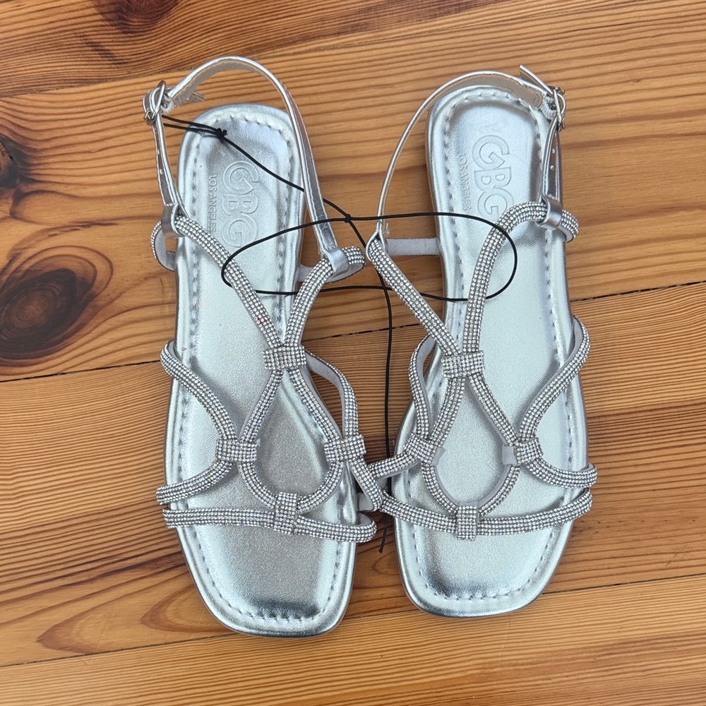 NWOT GBG Los Angeles Metallic Silver Rhinestone Strappy Flat Sandals size 6